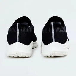 max Men OutdoorWalking Shoes image 3