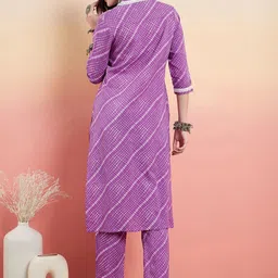 InWeave Women Printed Regular Kurta with Trousers image 2
