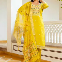 CAPITALHAVEN Women Embroidered Regular Thread Work Kurta with Trousers & With Dupatta image 3