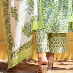 HERE&NOW Women Floral Printed Regular Kurta with Trousers & With Dupatta image 4