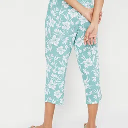 max Women Green Capri image 2