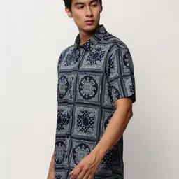 SHOWOFFFF Men Standard Slim Fit Printed Casual Shirt image 4