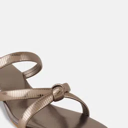 Rubeezz Textured Block Heel Sandals image 5