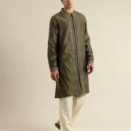 House of Pataudi Floral Embroidered Mandarin Collar Sequinned Jashn Straight Kurta image 2