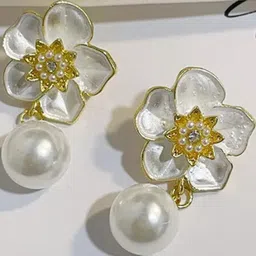 AKISON JEWELS Alloy Pearls Studs Earrings image 2