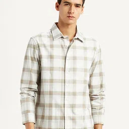 Levis Men Classic Slim Fit Tartan Checks Checked Casual Shirt-image-12