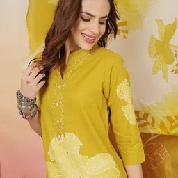 Sangria Floral Printed Mandarin Collar Straight Kurta With Trousers & Dupatta image 4