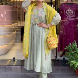 Brand Hill Floral Embroidered Thread Work Kurta With Trousers & Dupatta image 5