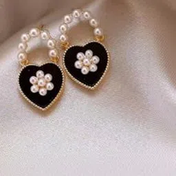 DIVASTRI Heart Shaped Drop Earrings image 4
