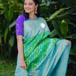 VASTRAHUT Woven Design Zari Banarasi Saree image 3