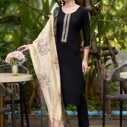 SHREE LAXMINARAYAN EXPORT Floral Yoke Design Thread Work Kurta With Trousers & Dupatta-picture-14
