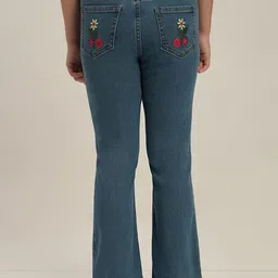 Vero Moda Girls Bootcut Mid-Rise Stretchable Jeans image 3