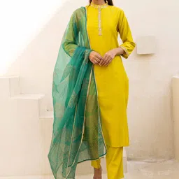 HERE&NOW Women Floral Embroidered Regular Thread Work Pure Silk Kurta with Trousers & With Dupatta-picture-30