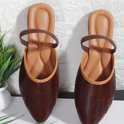 sneakers villa Women Mules Flats-image-45