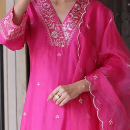 CHANDALIYO Floral Embroidered V-Neck Sequinned Straight Kurta With Trousers & Dupatta image 3