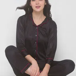 AV2 Women Black & Fuchsia Solid Night suit image 1