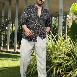 Instafab Plus Men Comfort Opaque Printed Casual Shirt image 4