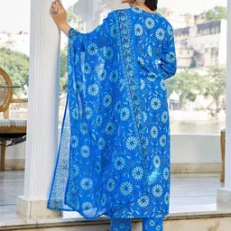 VIBE VISION Women Floral Printed Regular Kurta with Trousers & With Dupatta image 3