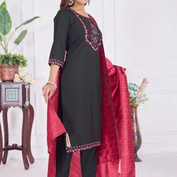 SHOPLANCE Women Ethnic Motifs Embroidered Regular Thread Work Chanderi Cotton Kurta with Trousers & With image 5