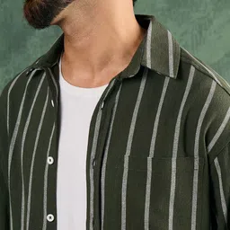 CHIMPAAANZEE Men Oversized Fit Vertical Striped Spread Collar Casual Shirt image 3