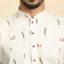 KRAFT INDIA Men Floral Printed Mandarin Collar Regular Knee Length Straight Kurta Set image 4