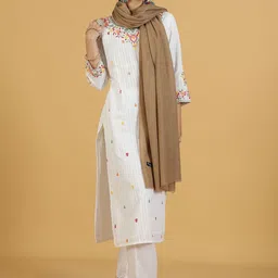 La Vastraa Women Woven Design Shawl image 3
