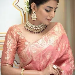 VelvetHue Paisley Zari Banarasi Saree With Blouse Piece image 4