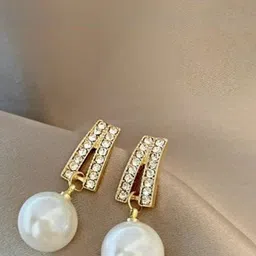 Neze Contemporary Studs Earrings-picture-33