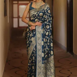 Tekson Women Floral Zari Saree image 3