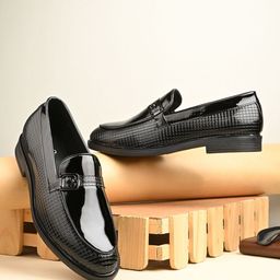 House of Pataudi Men Textured Formal Slip-On Loafers-picture-47
