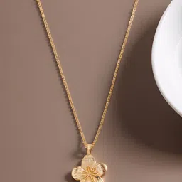 Accessorize Floral-Shaped Pendant With Chain-picture-21