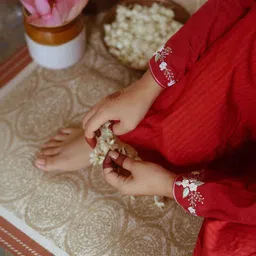 Darakht Printed V Neck Top With Trousers Co-Ords Set image 2