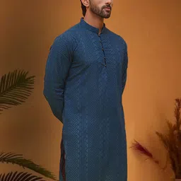 Jompers Men Embroidered Chikankari Kurta image 4