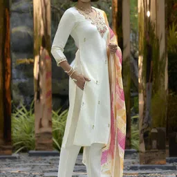 DIVASTRI Women Ethnic Motifs Embroidered Regular Kurta & Trouser With Dupatta image 3