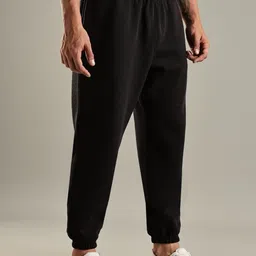 Tommy Hilfiger Men Mid-Rise Solid Joggers image 3