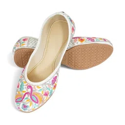 Anouk Women Embroidered Round Toe Mojaris Flats image 3