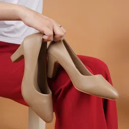 Lavie Women Textured Kitten Mules image 5