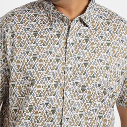Instafab Plus Classic Floral Opaque Printed Casual Shirt image 3