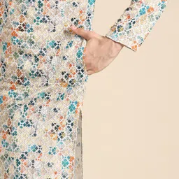 Anouk Abstract Embroidered Straight Pure Cotton Kurta image 4