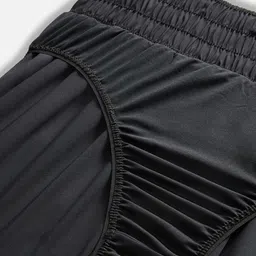 Nike One Women Dri-FIT Mid-Rise 8cm Brief-Lined Shorts image 2