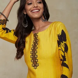FASHOR Ethnic Motifs Embroidered Sequined Kurta image 2