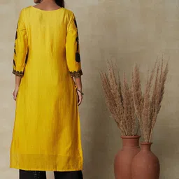 FASHOR Ethnic Motifs Embroidered Sequined Kurta image 5
