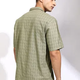 HIGHLANDER Men Olive Mocklino Dobby Textured Solid Cuban Collar Relaxed Shirt image 5