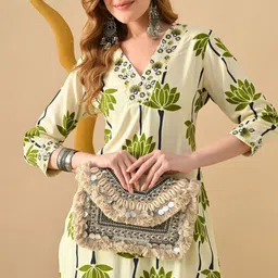 KJFAB Women Floral Printed Regular Pure Cotton Kurta with Trousers image 2