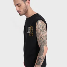 Bewakoof Men Garfield Printed T-shirt image 5