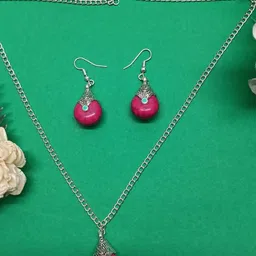 NIPSTec Teardrop Shaped Pendants with Chains image 3