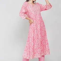 LABEL KASHI Bandhani Printed Round Neck Pure Cotton Kurta with Trousers & Dupatta image 4