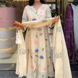 Happy Design Women Floral Embroidered V-Neck Straight Kurta with Trousers & Dupatta image 4