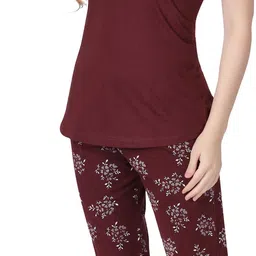 lovenote Women Top & Capri Set Maroon Printed image 3