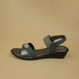 Ozuri Wedge Sandals image 2